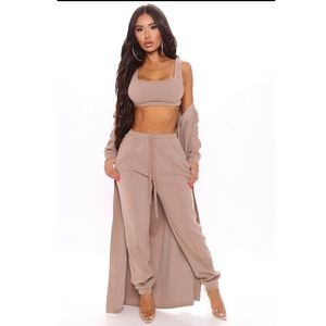 “Stay chill”. 3 piece Jogger set